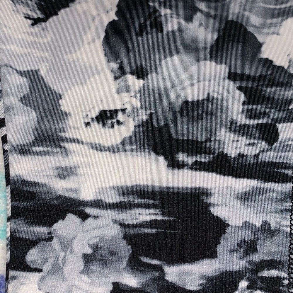 Floral workout bundle πΈπ€π€ - Picture 3 of 11